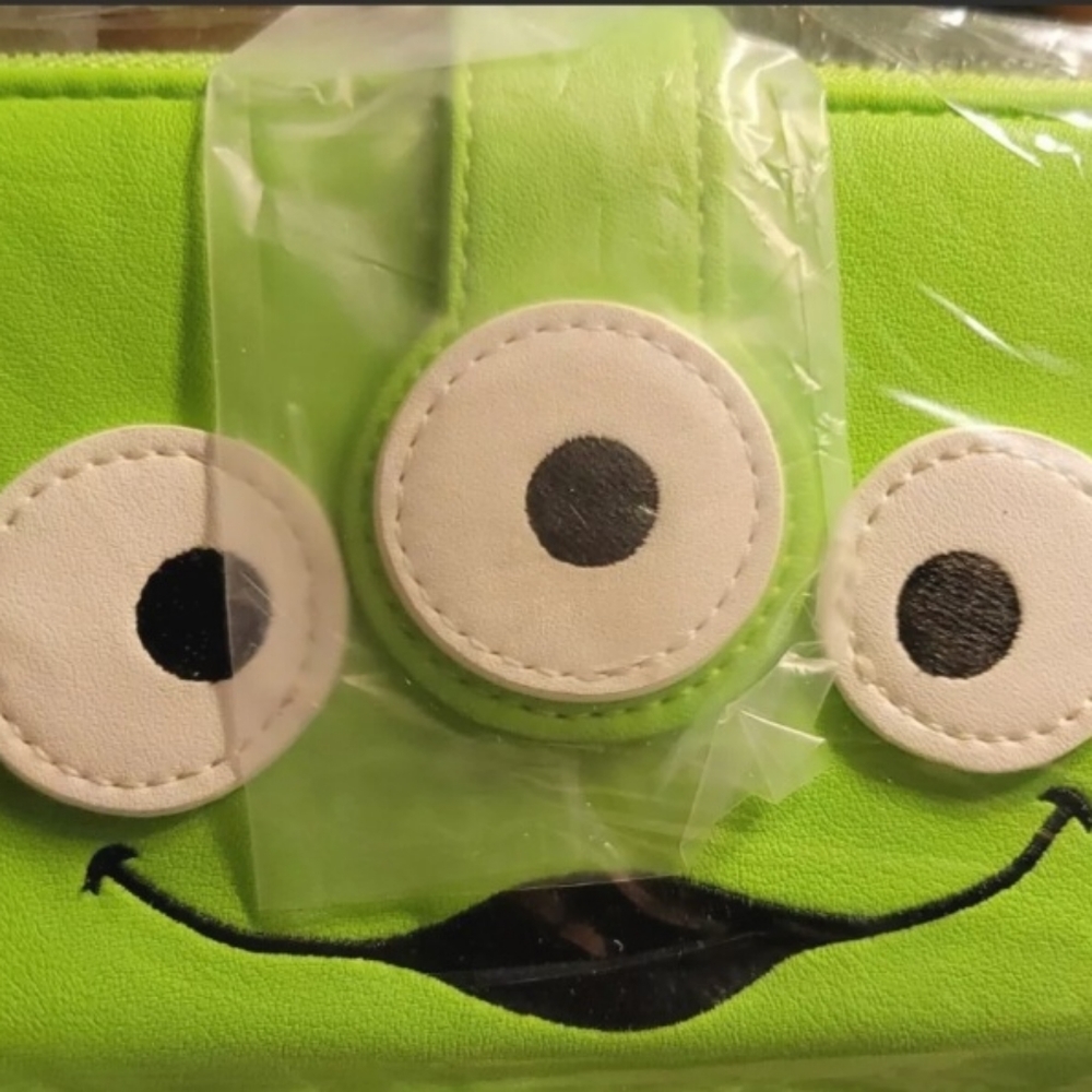 *NIB* Loungefly Disney Pixar Toy Story Green Alien Zip Wallet!